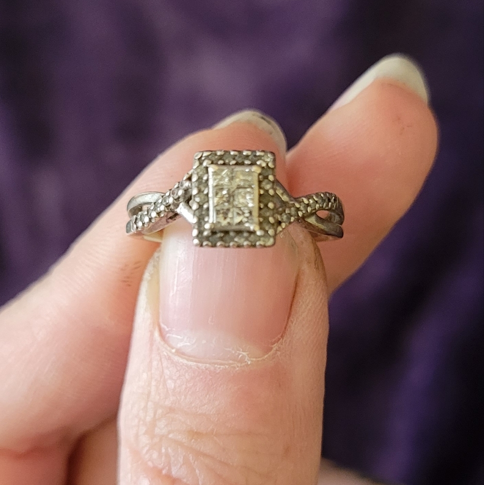 Sterling silver stamped diamond ring with band detail size 5.5